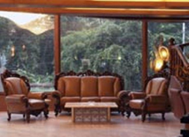 The Shelton Grand Hotel Bangalore Exterior foto